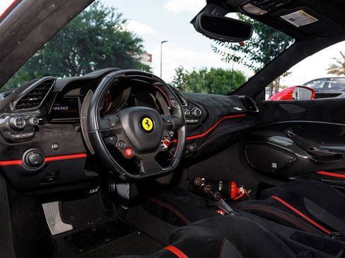 Used 2019 Ferrari 488 Pista Coupe RWD image 21