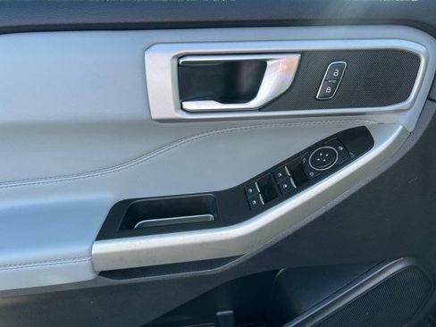 Certified 2022 Ford Explorer XLT w/ Equipment Group 202A image 10