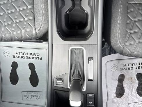 New 2025 Nissan Kicks SV w/ SV Premium Package image 15