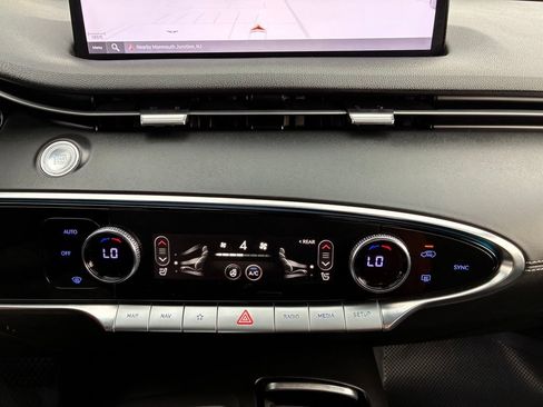 Used 2024 Genesis GV70 2.5T w/ Advanced Package AWD/4WD image 33