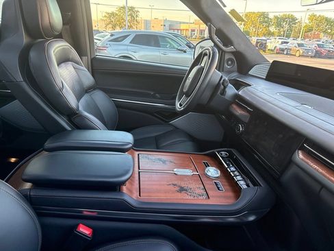 Used 2025 Lincoln Navigator Black Label AWD/4WD image 17