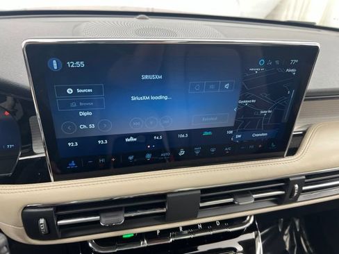Used 2025 Lincoln Corsair AWD w/ Equipment Group 101A image 18