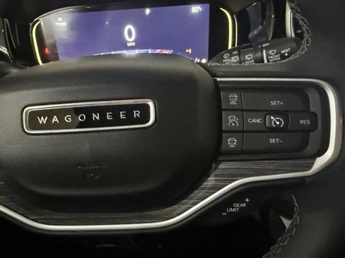 Used 2022 Jeep Wagoneer Series III w/ Premium Group I AWD/4WD image 17