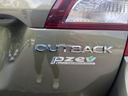 Used 2017 Subaru Outback 2.5i Premium AWD/4WD image 28