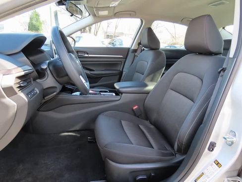 Used 2023 Nissan Altima 2.5 SV image 13