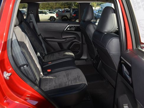 Used 2023 Mitsubishi Outlander SE image 21