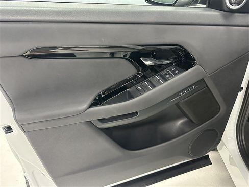 Used 2024 Land Rover Range Rover Evoque Dynamic SE AWD/4WD image 19