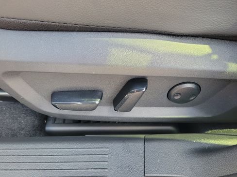 Certified 2025 Nissan Rogue SL FWD image 15