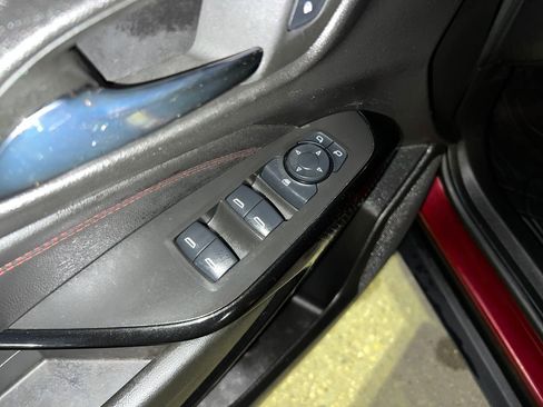 Used 2024 Chevrolet Trax RS w/ Sunroof Package image 16