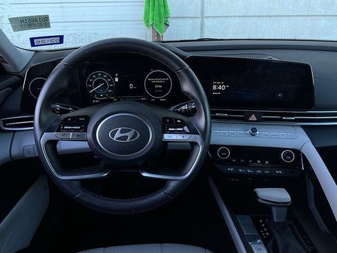 Used 2025 Hyundai Elantra Limited image 14