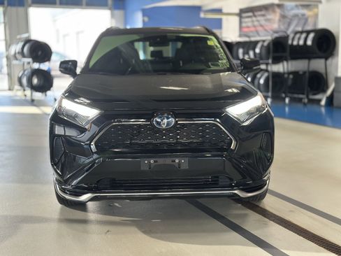 Used 2023 Toyota RAV4 SE w/ Weather & Moonroof Package AWD/4WD image 2