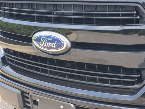 Used 2018 Ford F150 Lariat w/ Equipment Group 502A Luxury AWD/4WD image 12