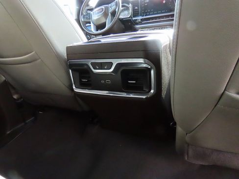 Used 2022 GMC Sierra 1500 SLT w/ SLT Convenience Package image 17