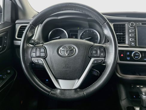 Used 2019 Toyota Highlander Limited FWD image 18