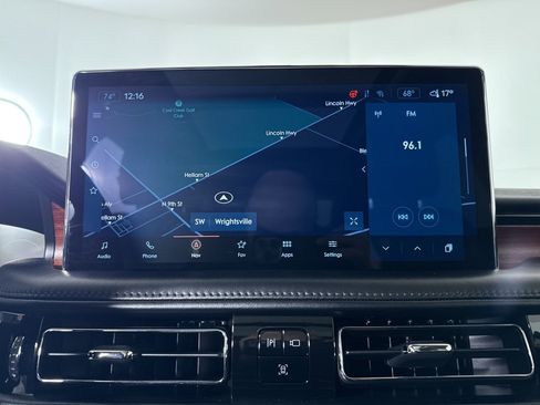 Used 2022 Lincoln Nautilus Reserve w/ Monochromatic Package image 15