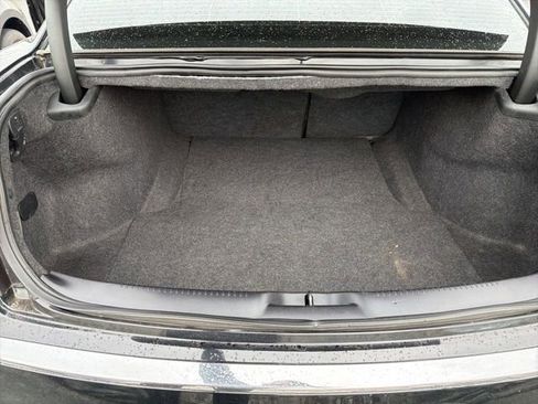 Used 2016 Chrysler 300 C RWD image 14