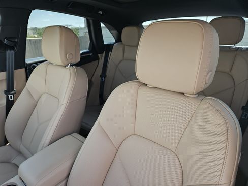 Used 2026 Porsche Macan AWD/4WD image 6