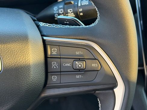 New 2025 Jeep Grand Cherokee L Laredo image 17