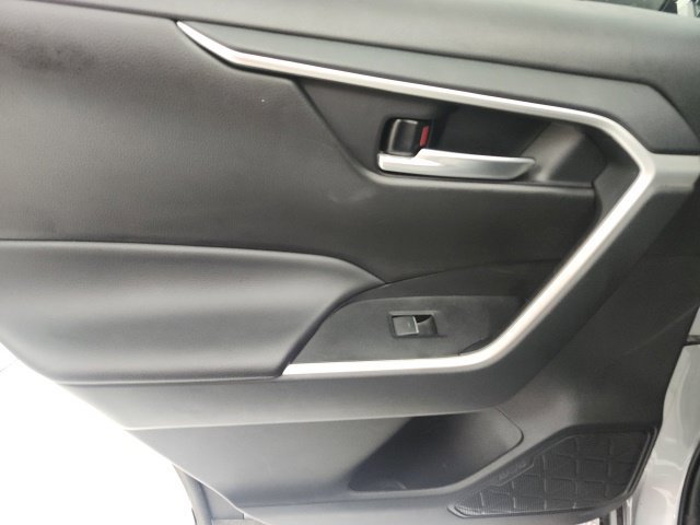 Used 2024 Toyota RAV4 XLE AWD/4WD image 9