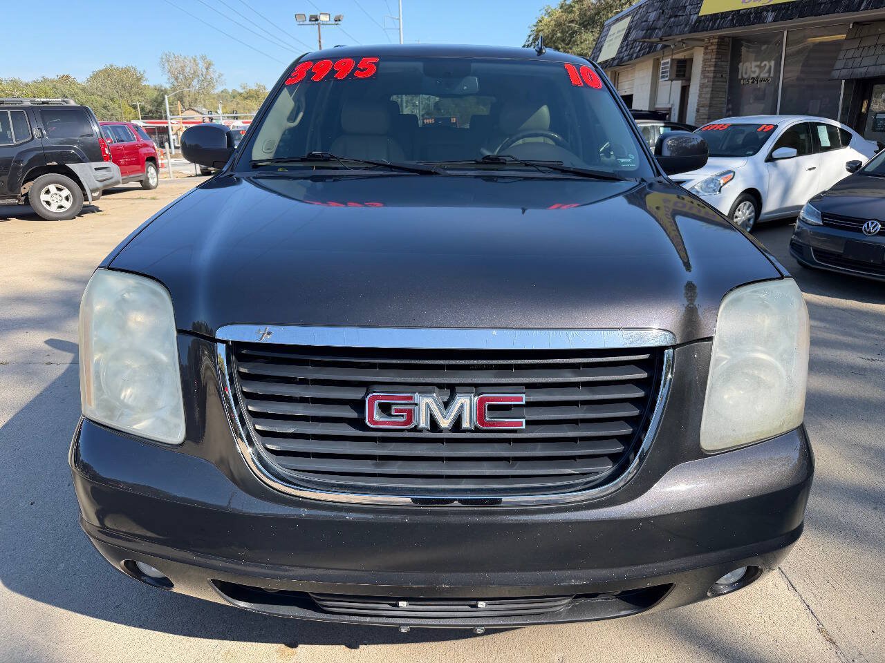 Used 2010 GMC Yukon XL SLT w/ SLT-2 Equipment Package AWD/4WD image 2