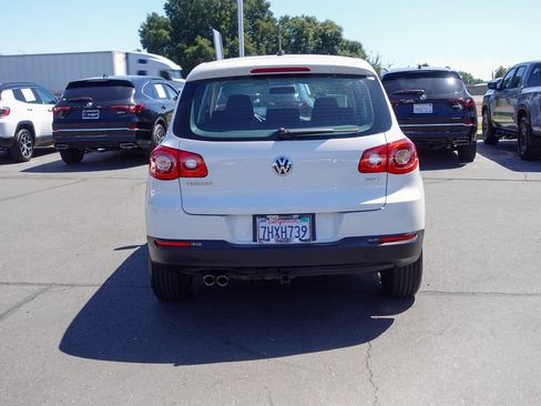 Used 2011 Volkswagen Tiguan S FWD image 8
