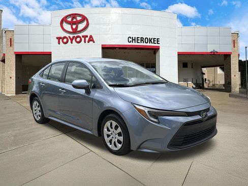 Used 2023 Toyota Corolla LE FWD image 3