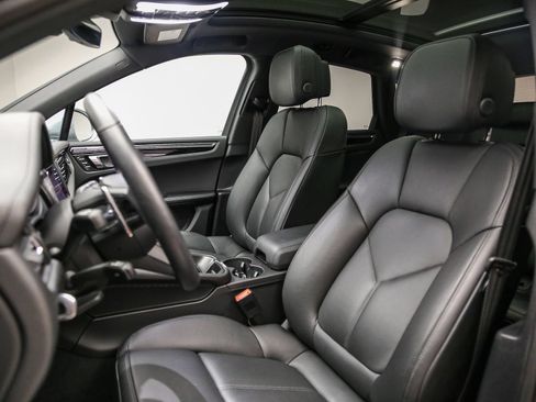 Certified 2026 Porsche Macan AWD/4WD image 5