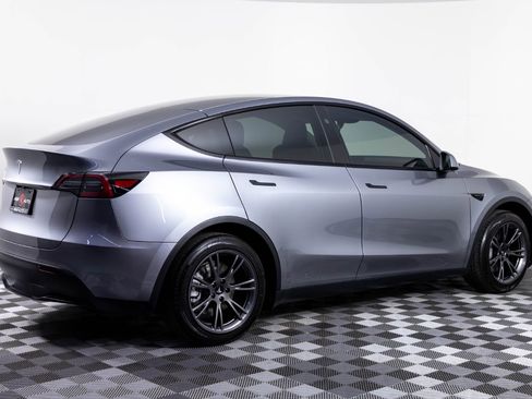 Used 2025 Tesla Model Y Long Range image 8