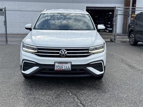 Certified 2022 Volkswagen Tiguan SE image 2