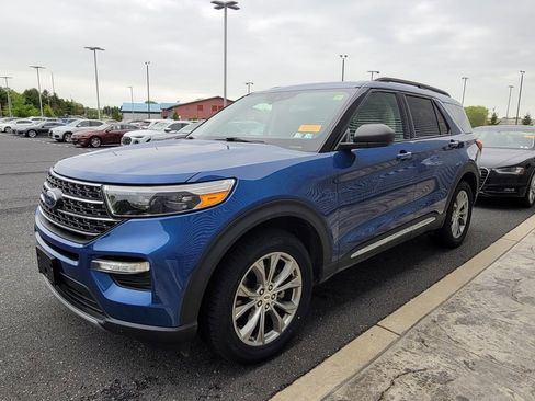 Used 2021 Ford Explorer XLT w/ Equipment Group 202A AWD/4WD image 9