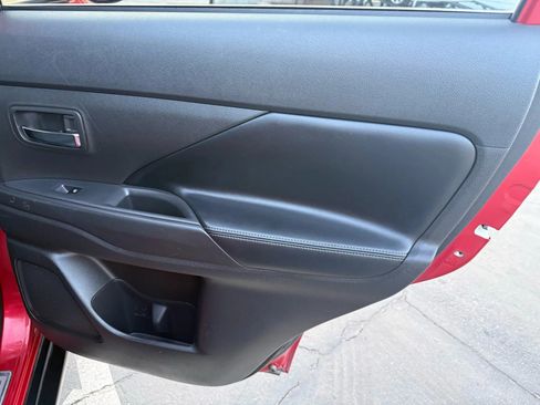 Used 2019 Mitsubishi Outlander SE image 24