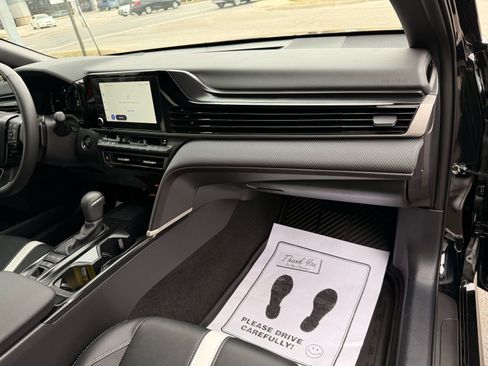 Used 2025 Toyota Camry SE image 22