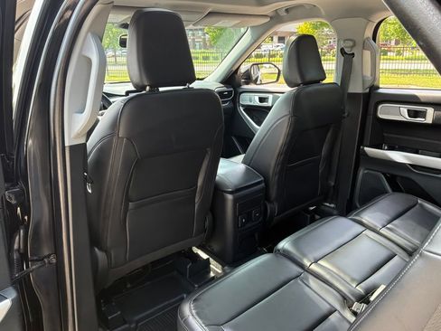 Used 2023 Ford Explorer XLT w/ Equipment Group 202A AWD/4WD image 29