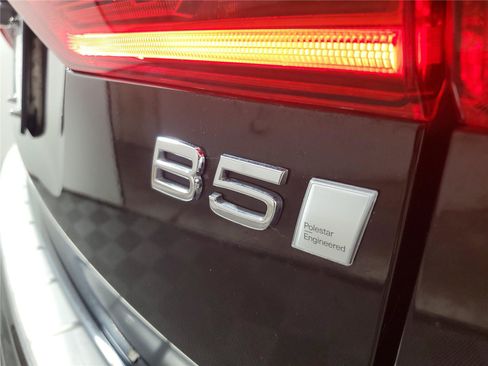 Certified 2023 Volvo XC60 B5 Ultimate w/ Climate Package FWD image 7