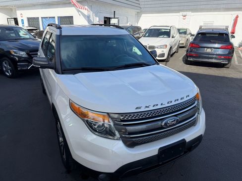 Used 2015 Ford Explorer XLT w/ Equipment Group 202A image 12