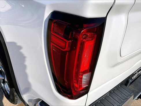 Used 2023 GMC Sierra 1500 SLT image 39