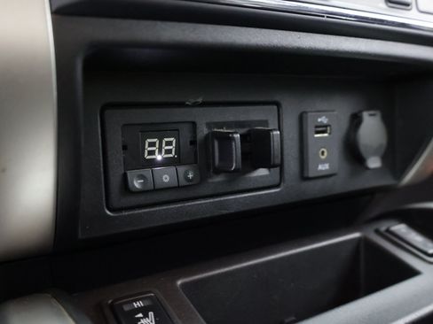Used 2016 Nissan Titan SL RWD image 21