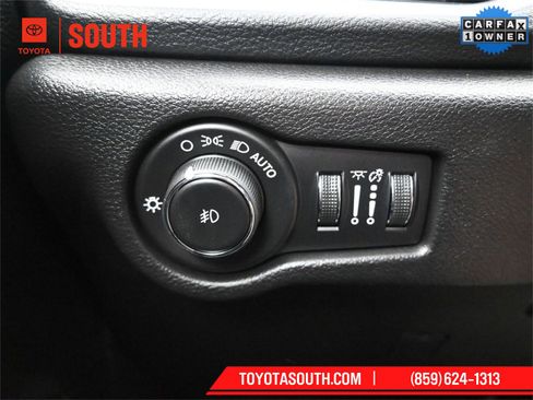 Used 2020 Chrysler Pacifica Limited image 20