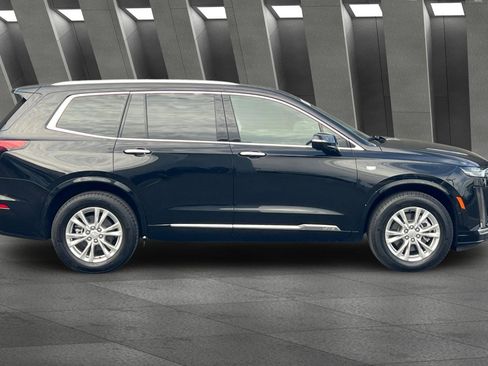 Certified 2025 Cadillac XT6 Luxury image 3