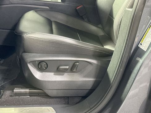 Used 2022 Volkswagen Atlas Cross Sport SE image 14