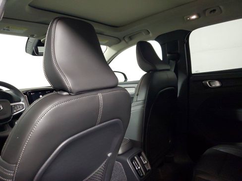 Used 2026 Volvo XC40 B5 Core AWD/4WD image 14