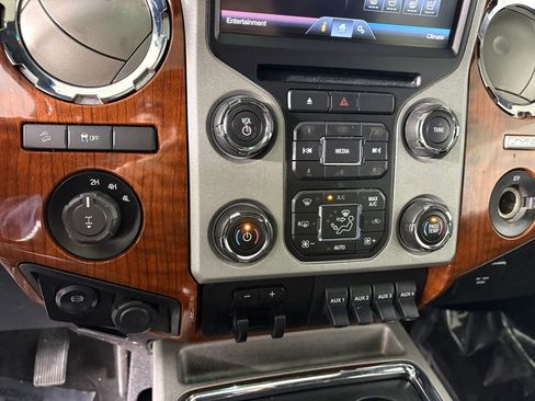 Used 2016 Ford F250 King Ranch w/ FX4 Off-Road Package AWD/4WD image 19