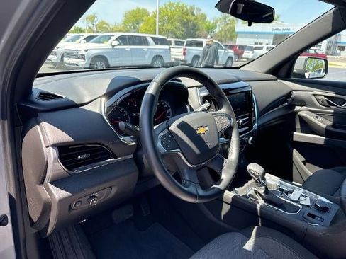 Certified 2023 Chevrolet Traverse LT FWD image 10