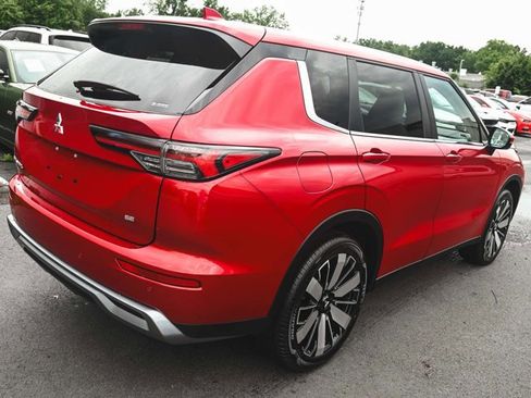 New 2025 Mitsubishi Outlander SE image 6