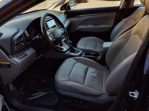 Used 2019 Hyundai Elantra Limited FWD image 17