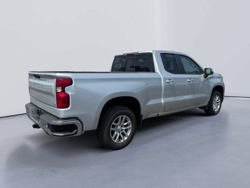 Used 2021 Chevrolet Silverado 1500 LT AWD/4WD image 3
