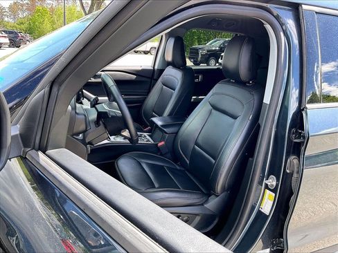 Used 2024 Ford Explorer XLT w/ Equipment Group 202A AWD/4WD image 9
