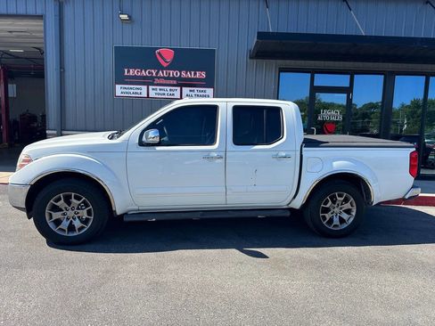 Used 2014 Nissan Frontier SL AWD/4WD image 2