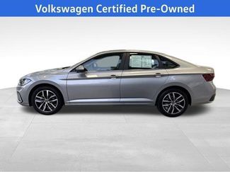 Used 2025 Volkswagen Jetta SE w/ Sunroof Package FWD video 2