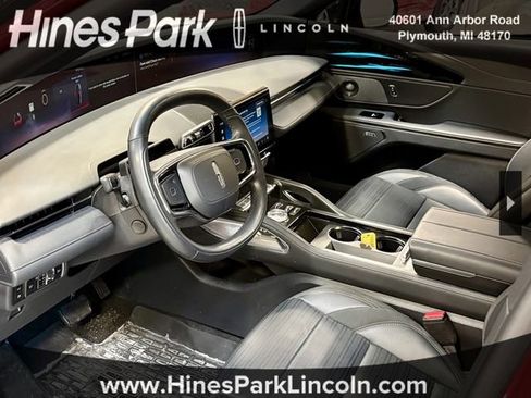 Used 2024 Lincoln Nautilus Reserve w/ Equipment Group 202A image 3